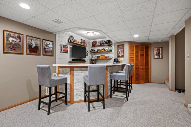 N65W28580 Fairlane DRIVE, Hartland, WI 53029
