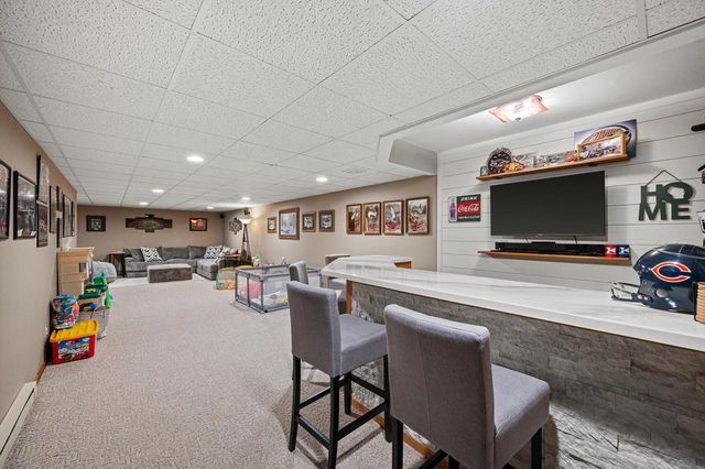 N65W28580 Fairlane DRIVE, Hartland, WI 53029