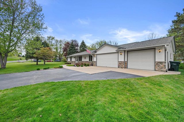 N65W28580 Fairlane DRIVE, Hartland, WI 53029