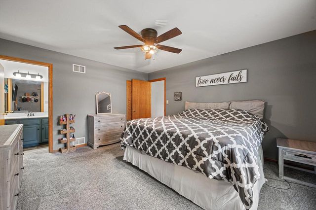 N65W28580 Fairlane DRIVE, Hartland, WI 53029