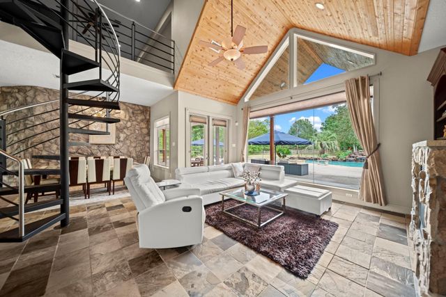 15453 Crown Oaks Drive, Montgomery, TX 77316