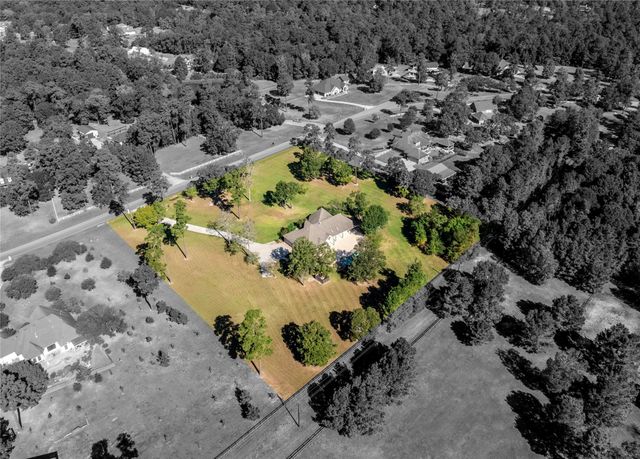 15453 Crown Oaks Drive, Montgomery, TX 77316