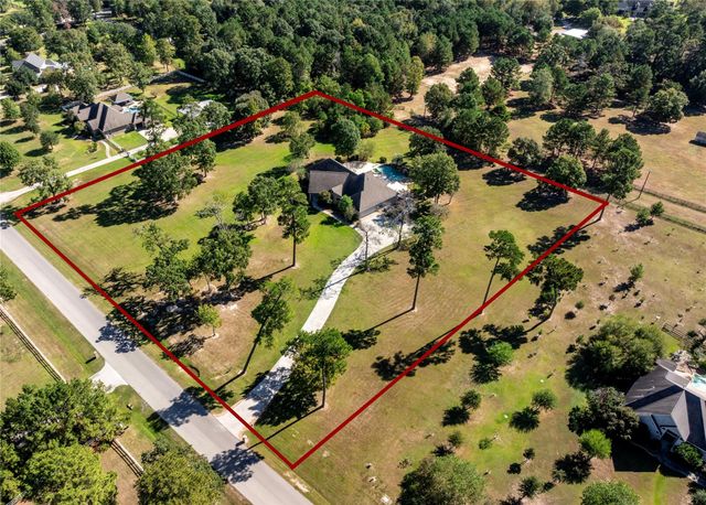 15453 Crown Oaks Drive, Montgomery, TX 77316