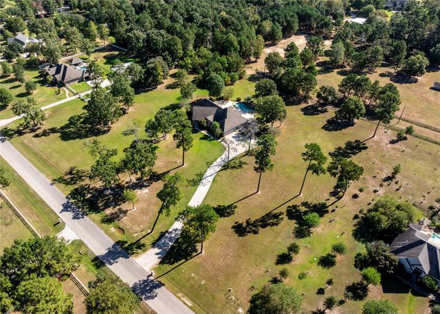 15453 Crown Oaks Drive, Montgomery, TX 77316