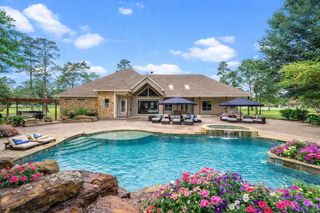 15453 Crown Oaks Drive, Montgomery, TX 77316