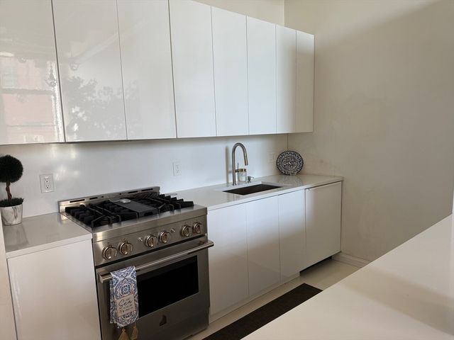 60 Dudley St 117, Chelsea, MA 02150