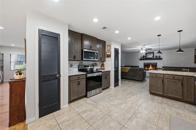 124 N POINTE DRIVE, Auburndale, FL 33823