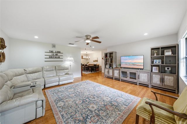 124 N POINTE DRIVE, Auburndale, FL 33823