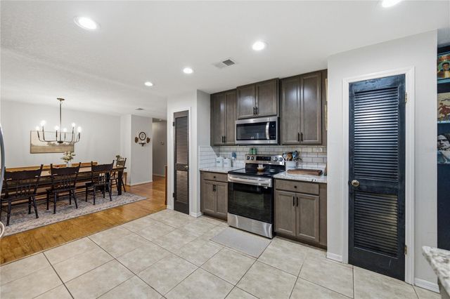 124 N POINTE DRIVE, Auburndale, FL 33823