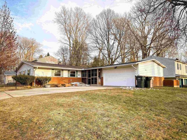 1137 Echo Drive, South Bend, IN 46614
