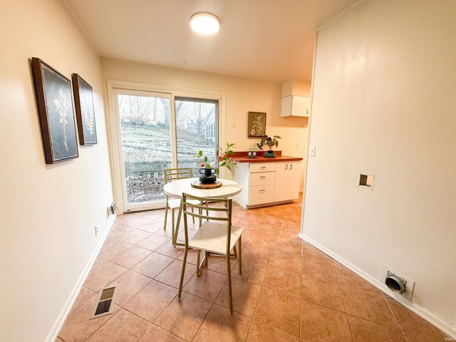 1137 Echo Drive, South Bend, IN 46614