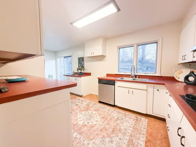 1137 Echo Drive, South Bend, IN 46614