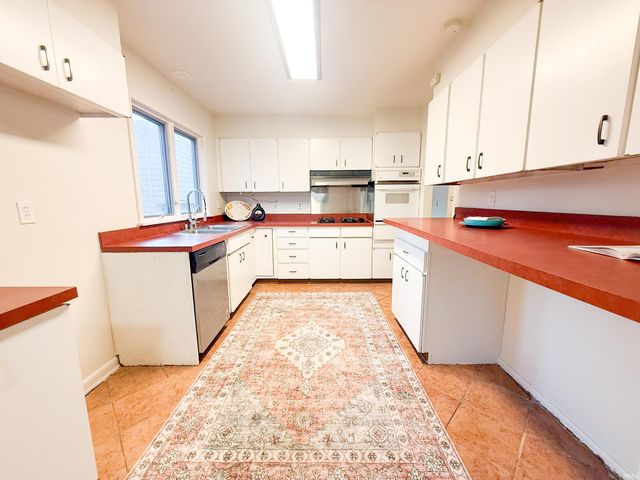 1137 Echo Drive, South Bend, IN 46614