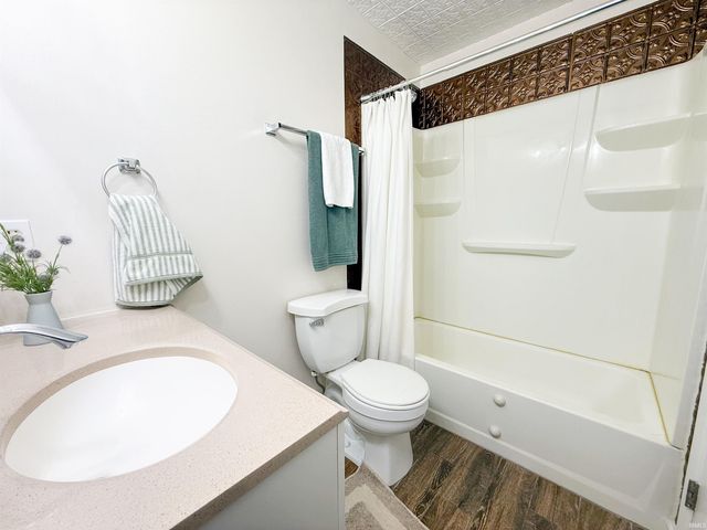 1137 Echo Drive, South Bend, IN 46614