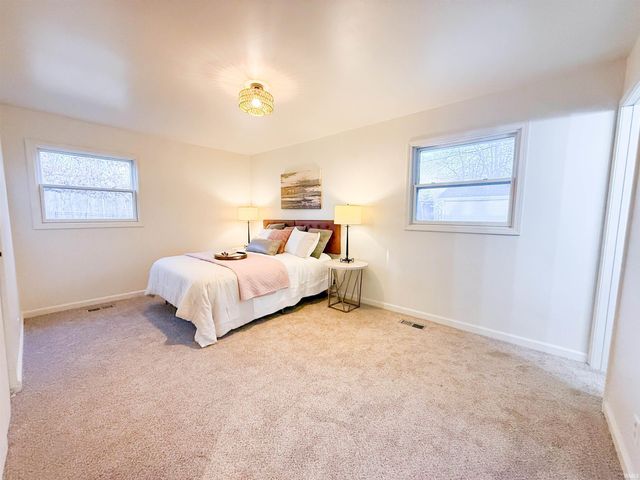 1137 Echo Drive, South Bend, IN 46614