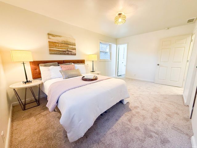 1137 Echo Drive, South Bend, IN 46614