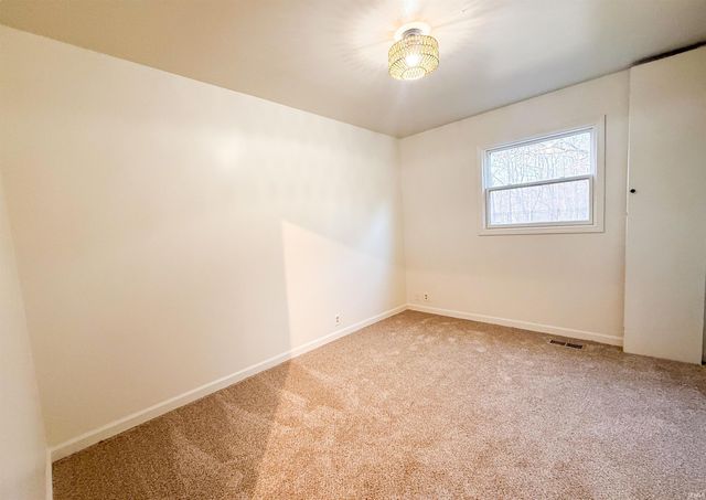 1137 Echo Drive, South Bend, IN 46614