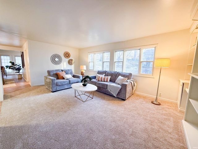 1137 Echo Drive, South Bend, IN 46614