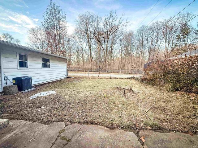 1137 Echo Drive, South Bend, IN 46614