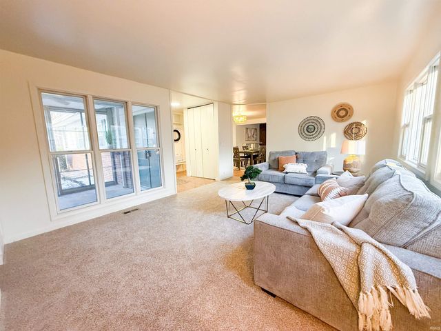 1137 Echo Drive, South Bend, IN 46614