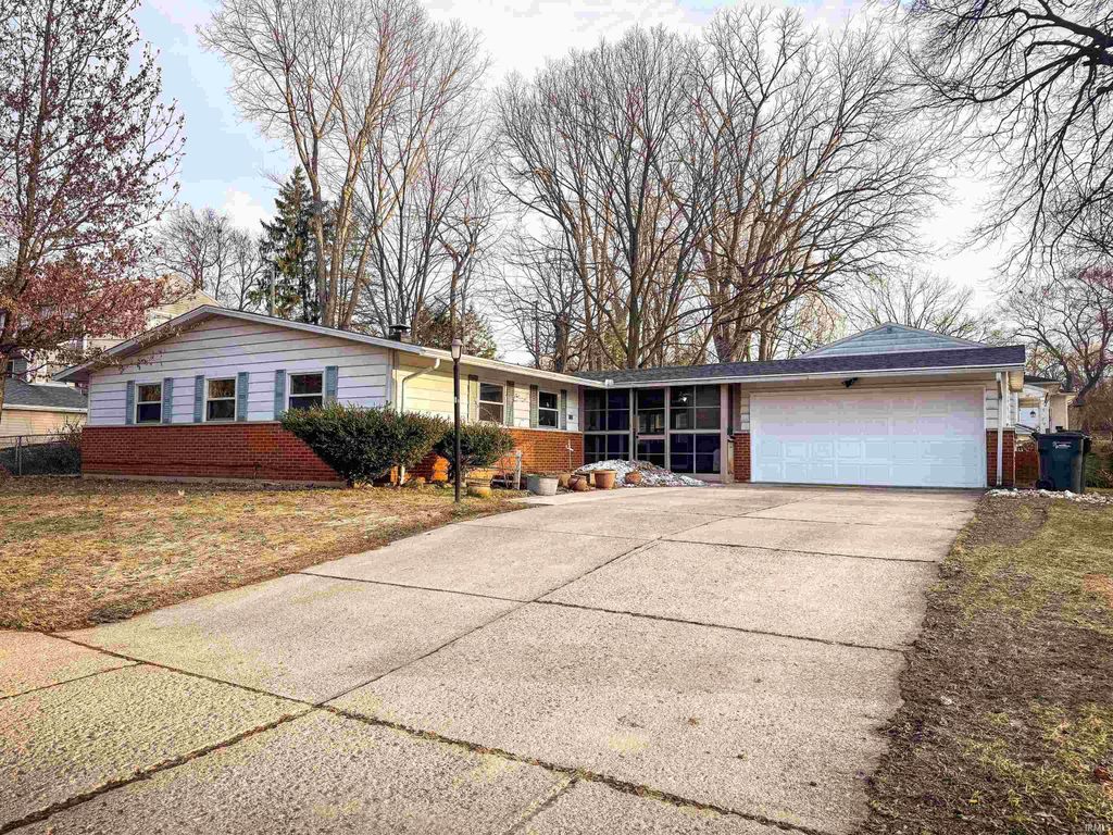 1137 Echo Drive, South Bend, IN 46614