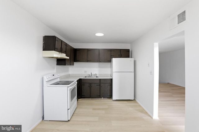 1242 LIBERTE CT, Burlington, NJ 08016