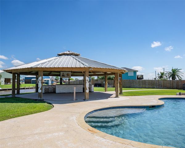 632 County Road 204, Sargent, TX 77414