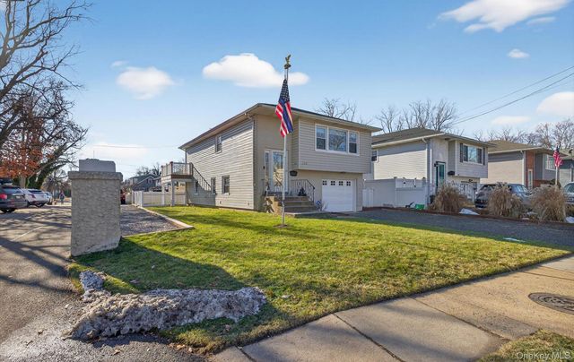 306 Bayville Avenue, Bayville, NY 11709