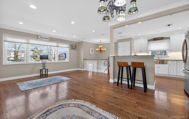 306 Bayville Avenue, Bayville, NY 11709