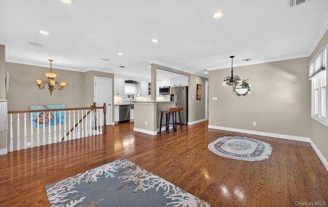 306 Bayville Avenue, Bayville, NY 11709