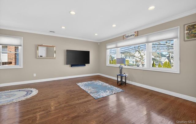 306 Bayville Avenue, Bayville, NY 11709