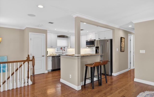 306 Bayville Avenue, Bayville, NY 11709