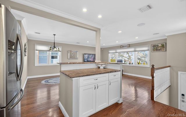 306 Bayville Avenue, Bayville, NY 11709