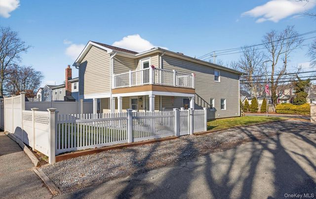 306 Bayville Avenue, Bayville, NY 11709