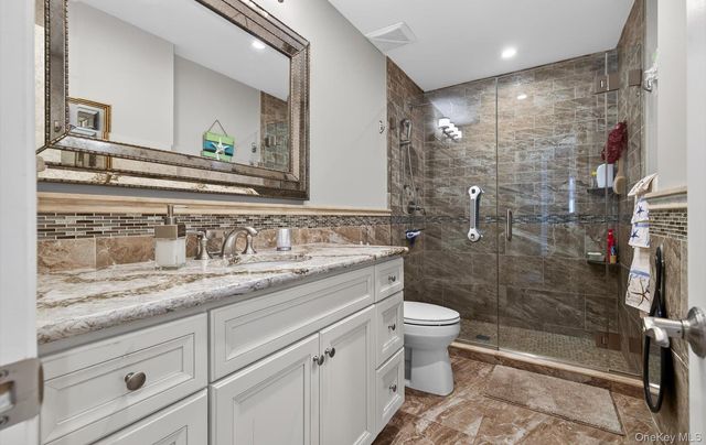 306 Bayville Avenue, Bayville, NY 11709