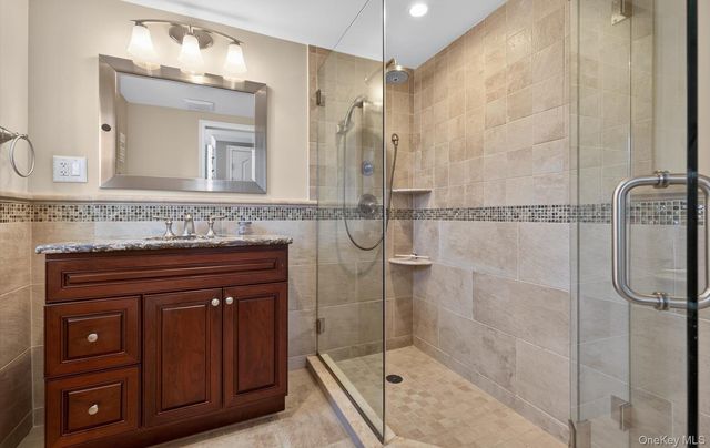 306 Bayville Avenue, Bayville, NY 11709