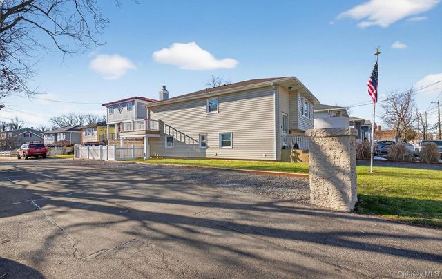 306 Bayville Avenue, Bayville, NY 11709