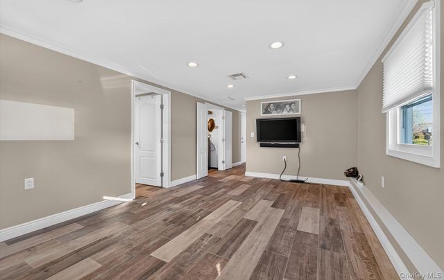 306 Bayville Avenue, Bayville, NY 11709