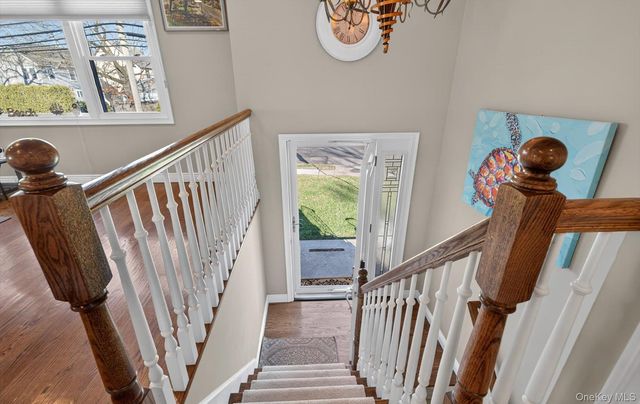 306 Bayville Avenue, Bayville, NY 11709