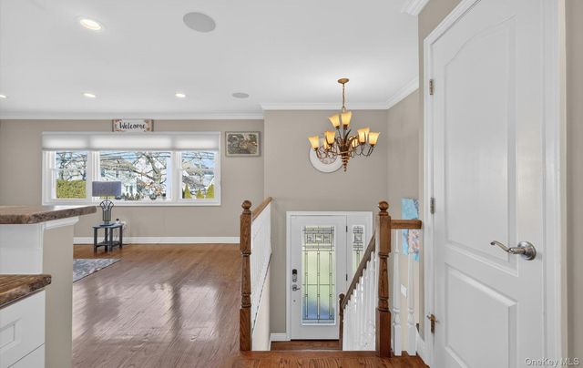 306 Bayville Avenue, Bayville, NY 11709