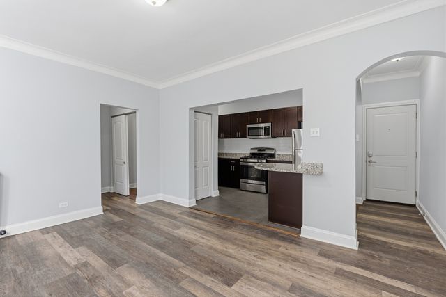 1608 W Sherwin Avenue 101, Chicago, IL 60626
