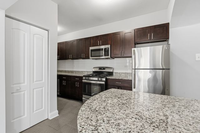 1608 W Sherwin Avenue 101, Chicago, IL 60626
