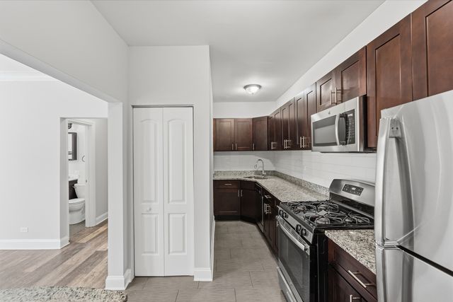 1608 W Sherwin Avenue 101, Chicago, IL 60626