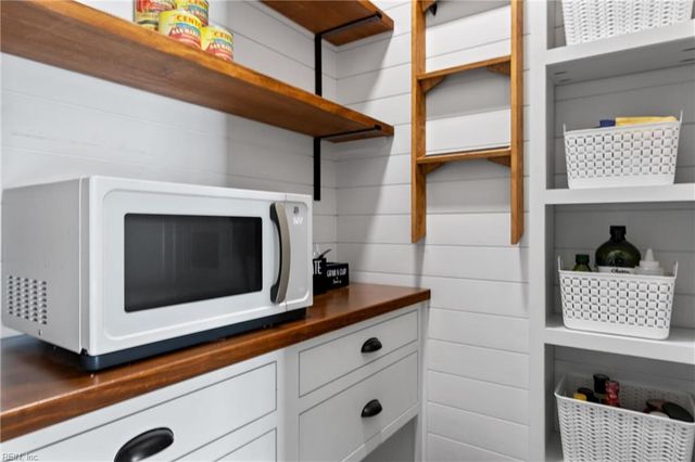 1901 Channing LN, Virginia Beach, VA 23456