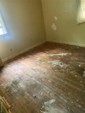 622 W Atherton Road, Flint, MI 48507