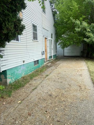 622 W Atherton Road, Flint, MI 48507
