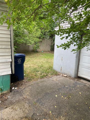 622 W Atherton Road, Flint, MI 48507