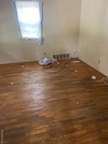 622 W Atherton Road, Flint, MI 48507