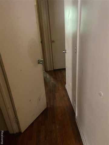 622 W Atherton Road, Flint, MI 48507