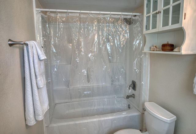 319 Buffalo Trail, Lake Jackson, TX 77566